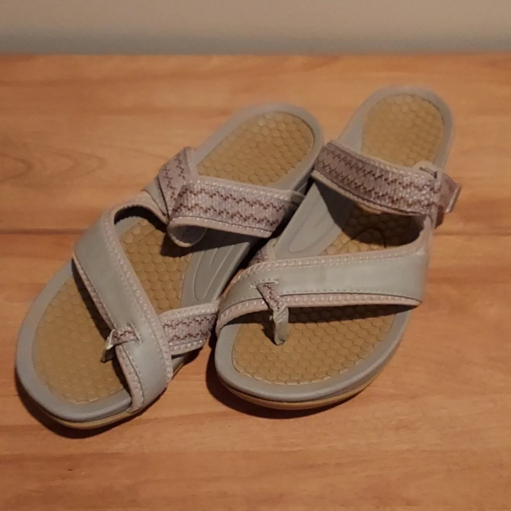 BareTraps Tan and Cream Sandals - Picture 2 of 6